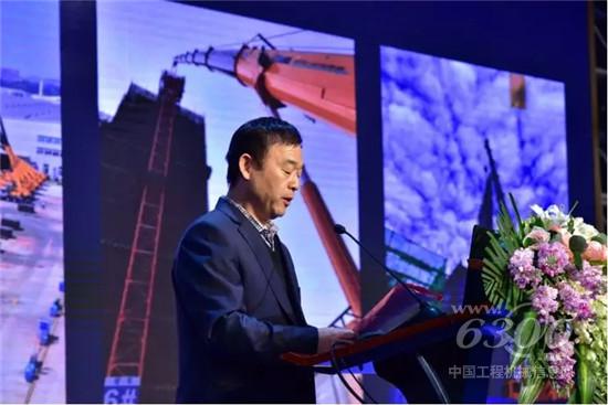 徐工,向全球轮式起重机第一发起冲击