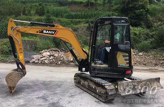 三一<a href=//product.sanygroup.com/excavator-mnw-b0.html target=_blank class=infotextkey>微型挖掘机</a>