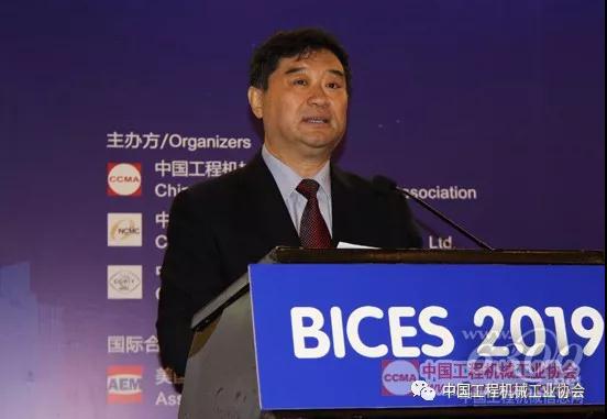中国工程机械工业协会常务副会长兼秘书长苏子孟