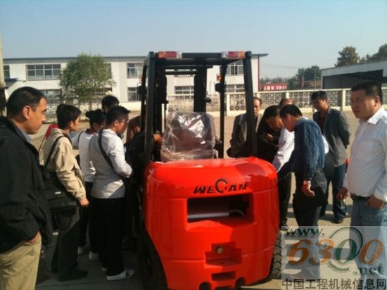 销售精英评威肯叉车新品