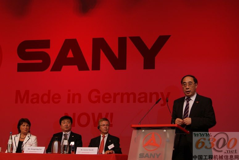 　　中国驻德国大使吴红波发表讲话