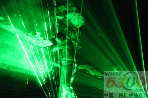 晚宴开场绚丽的激光舞